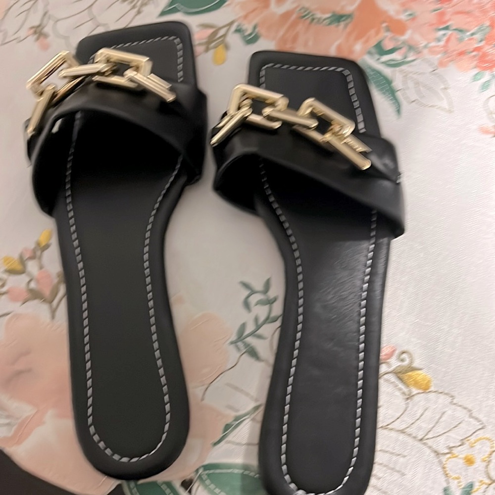 Bring new flat sandals